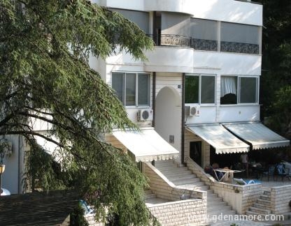 Apartmaji Katic, zasebne nastanitve v mestu Petrovac, Črna gora - Apartmani KATIĆ